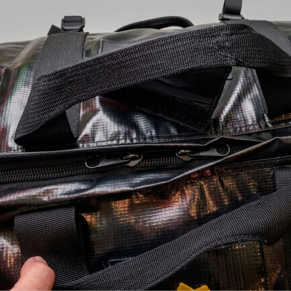 Mochila de Mão Duffle Bag 120L Impermeável Preta Acampar - Imagem 10