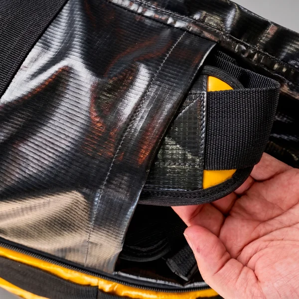 Mochila de Mão Duffle Bag 120L Impermeável Preta Acampar - Imagem 13