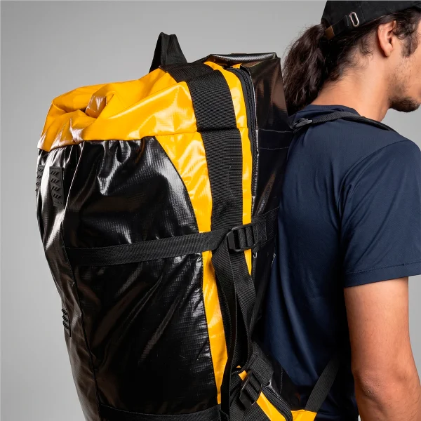Mochila de Mão Duffle Bag 120L Impermeável Preta Acampar - Imagem 14